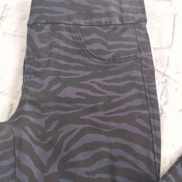 New Rock & Republic Fever Pull-On Leggings Size 4M Black Blue Animal Print NWT - Picture 6 of 11